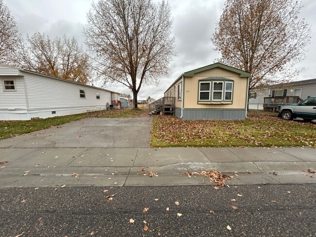 2315 Garnet Ave