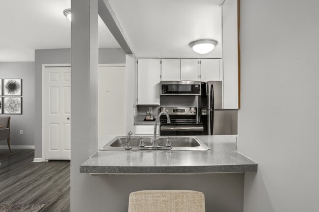 Golden- breakfast bar - Pheasant Run