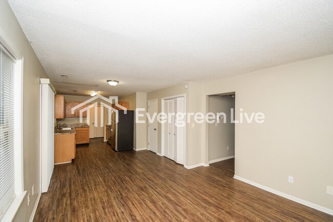 Photo - 6533 Townsend Way