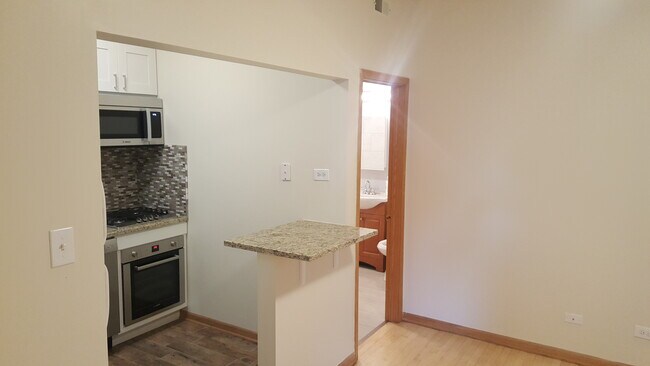 Photo - 2132 N Winchester Ave