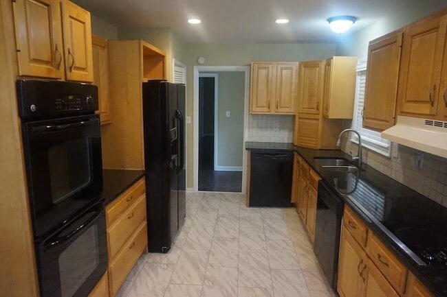 Photo - 1403 Stephens Dr NE