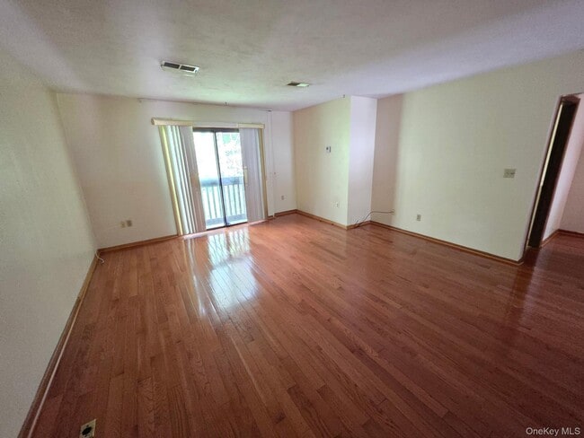 Photo - 285 Village Ct