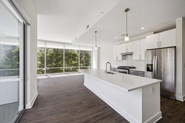 Photo - 2000 Hughes Landing Blvd Unit 339