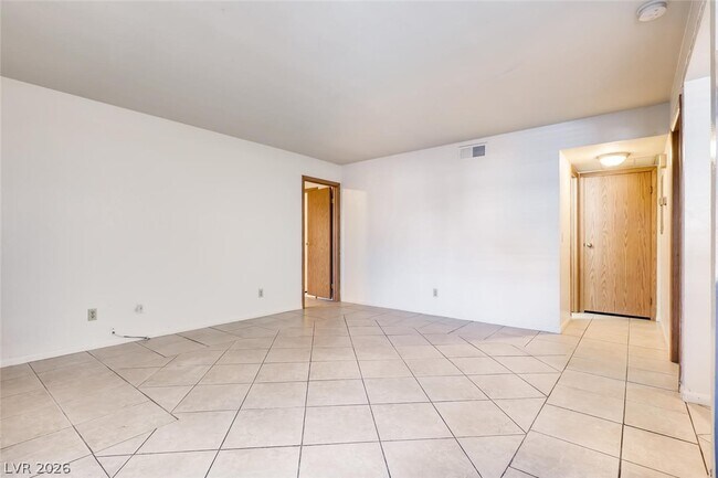 Photo - 3771 Shirebrook Dr Unidad 89