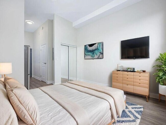Photo - 1465 Lawrence Avenue West