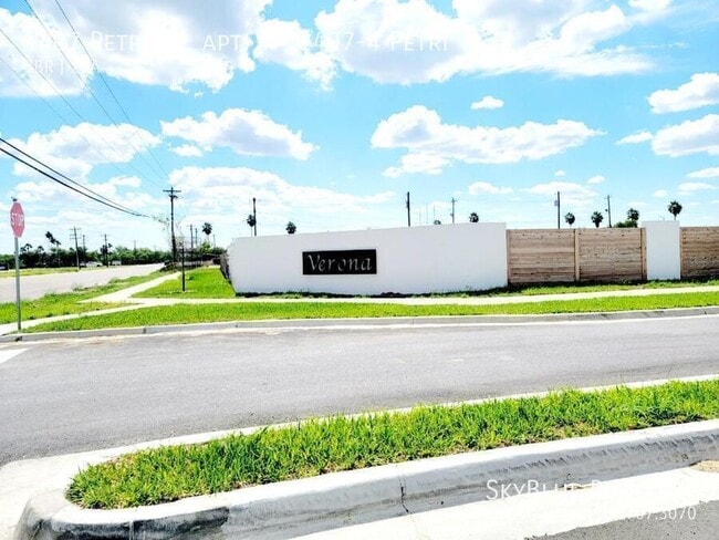Building Photo - 1407 Petri Dr Unit 1407-4 Petri