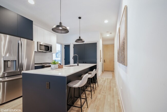 Photo - 2500 N Halsted St