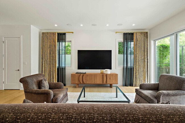 Photo - 1510 Newton St Unit ID1262011P