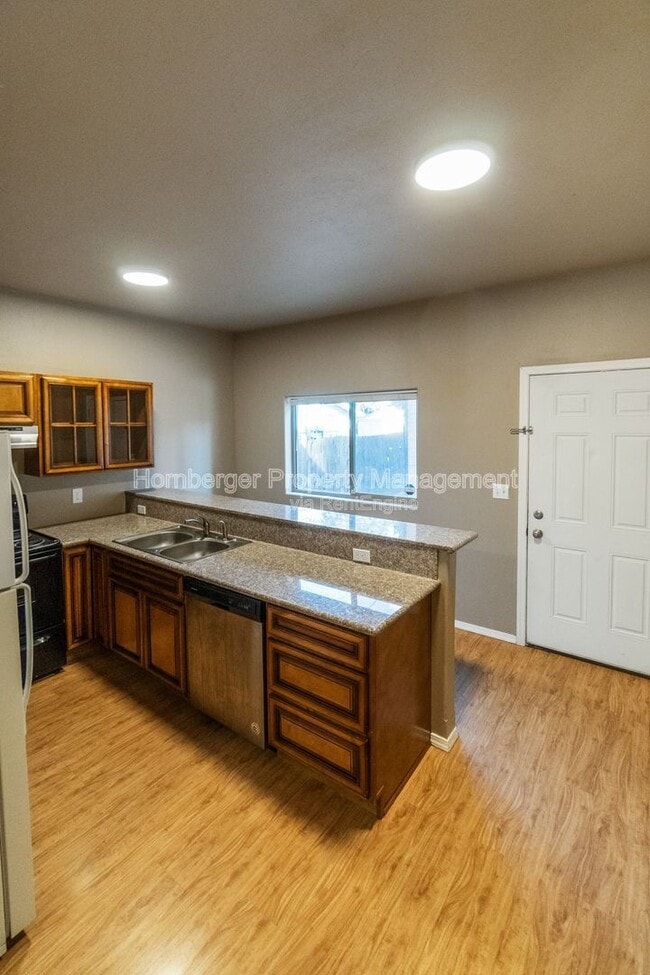 Photo - 1023 W Knox Ave