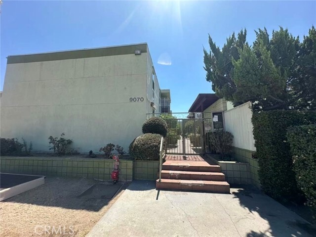 Building Photo - 9070 Huntington Dr Rental