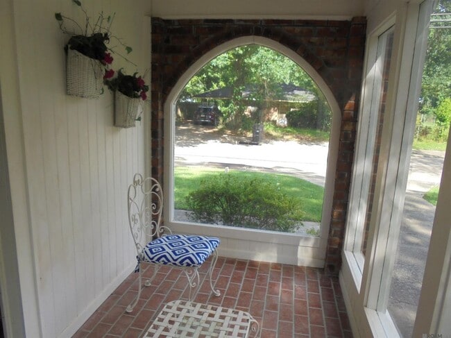 Photo - 2411 Valley St
