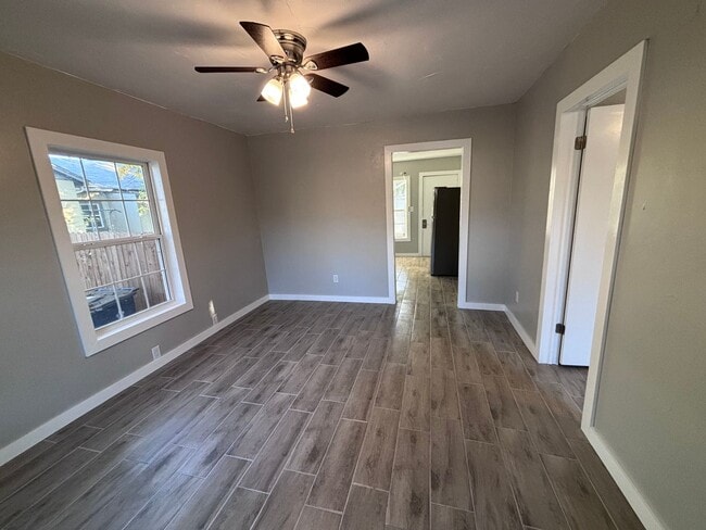 Building Photo - Coming Soon - Cute 2 bedroom, 1 bathroom h...