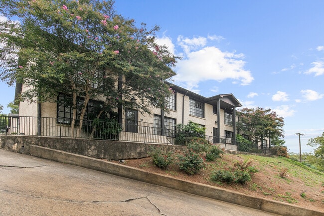Building Photo - Altamont Cliffs Rental