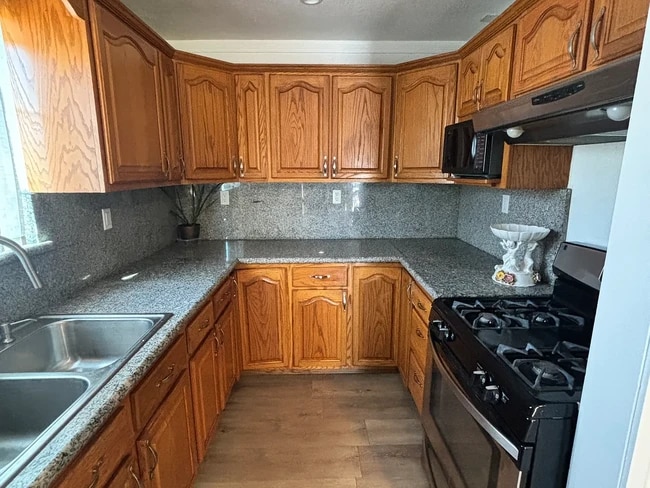 Photo - 348 W 70th St