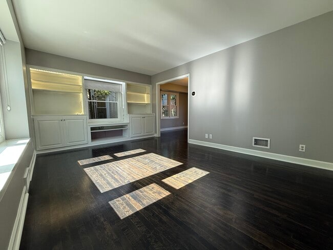 Photo - 5577 N Kent Ave