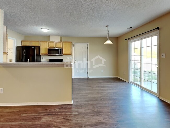 Photo - 6437 Saybrooke Dr