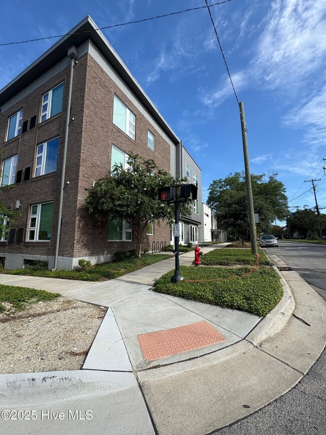 Building Photo - 724 S 5th Ave Unit Pearl 212