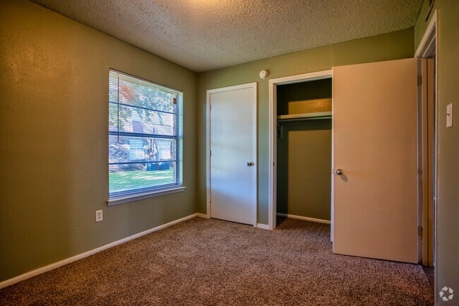 2BR,1BA 825SqFt