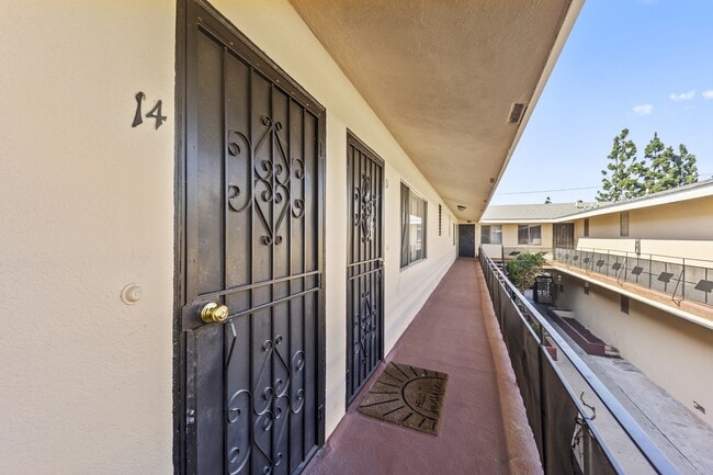 Photo - 940 W Gage Ave
