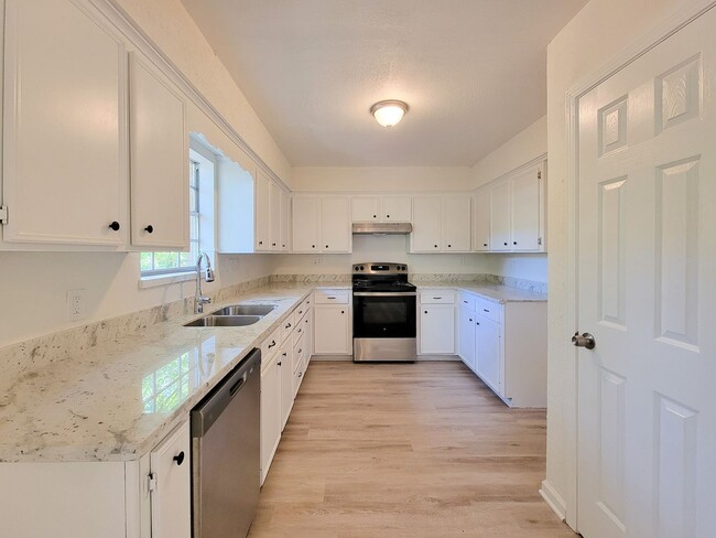 Photo - BEAUTIFUL RECENTLY REMODELED LEASE HOME IN HUNTSVILLE, TEXAS