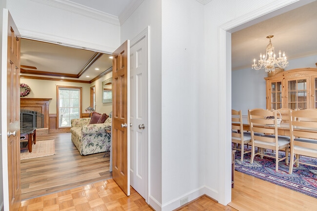 Photo - 4117 Knollcrest Cir N