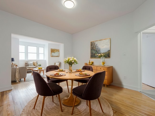 Photo - 723 Bloor Street West