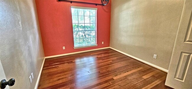 Building Photo - 15230 Chimney Hill Cir