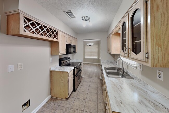 Photo - 1633 Dexter Ln