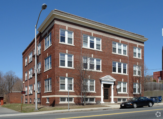 Building Photo - 329 Beech St Rental