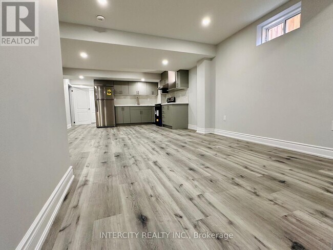 Photo - 77 Romanelli Cres