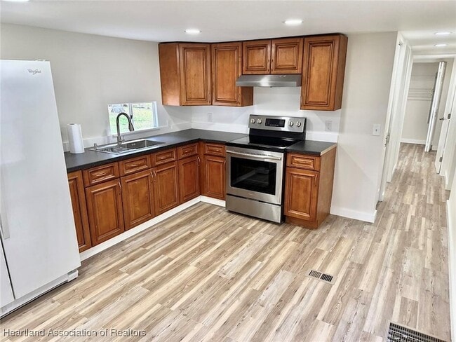 Photo - 5037 Roanoke St