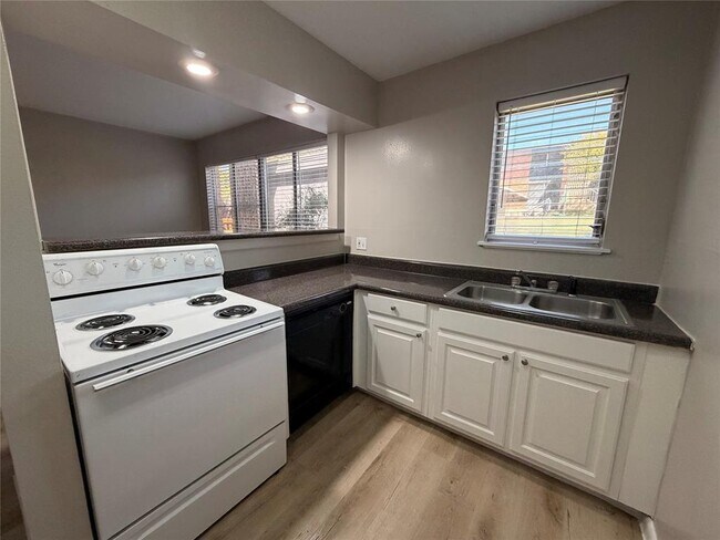 Photo - 3304 Red River St Unit 107