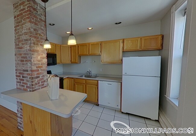 Building Photo - 1540 Tremont St Rental