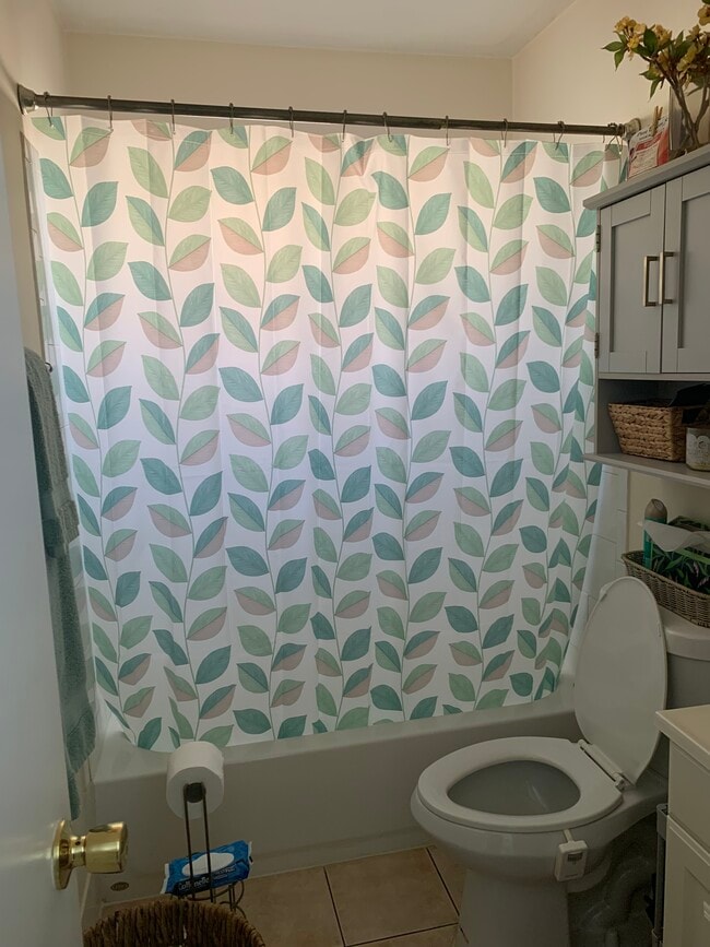 Building Photo - 1061 SE Monterey Rd Unit D