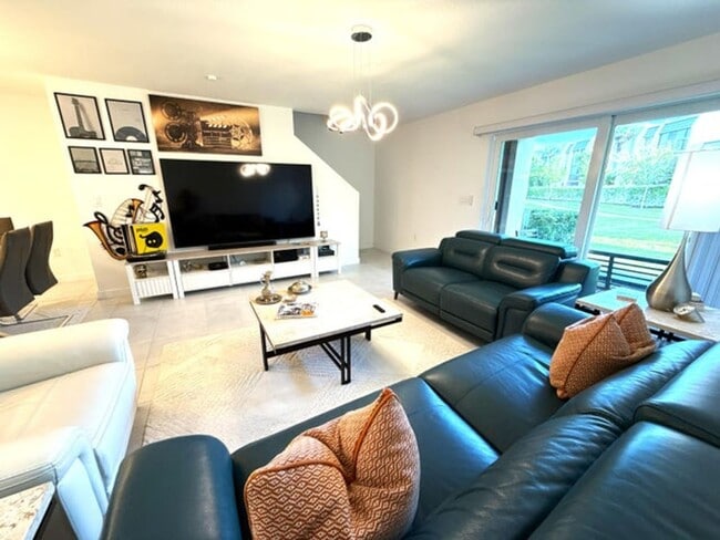 Photo - 1880 Grantham Ct