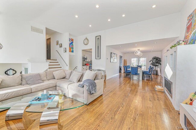 Photo - 972 South End