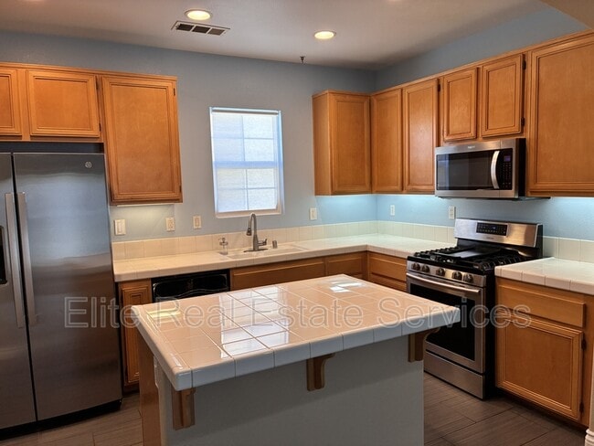 Building Photo - 746 Broadway Rental
