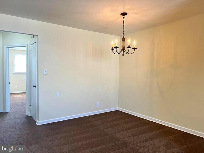 Photo - 8320 Pickering Ave Unit A