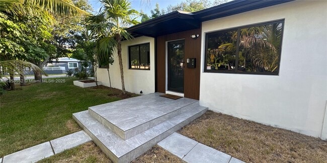 Building Photo - 12800 NE 12th Ave Unit 1 Rental