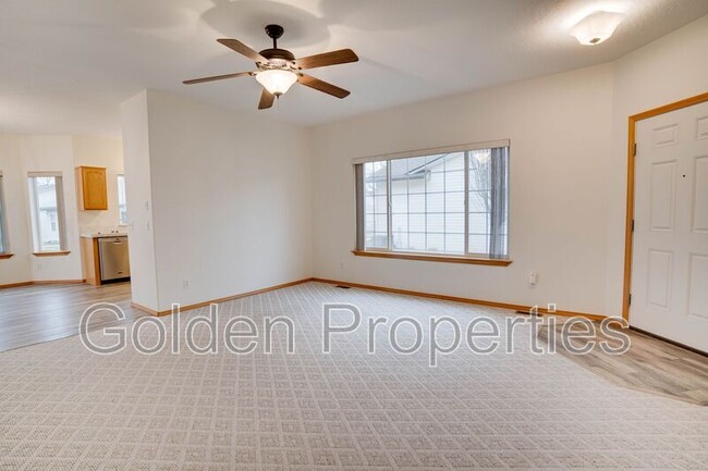 Photo - 503 Whitewater Ln