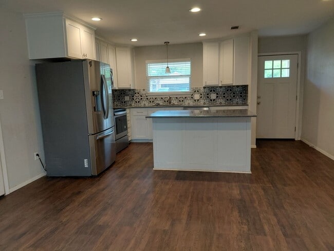 Photo - Adorable 3/2 with Garage Parking + Large backyard and gazebo!!