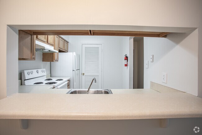 1BR,1BA,-670SF