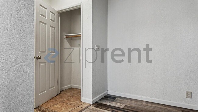 Photo - Unit B