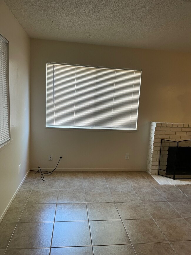 Building Photo - 141 S 6th Ave Unit 1 Rental