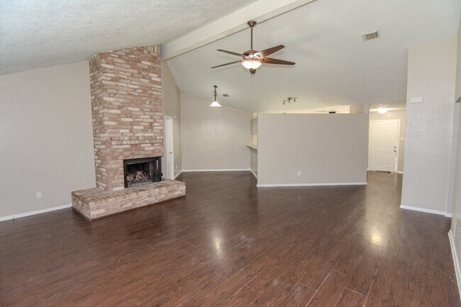 Photo - 16746 Selder Dr