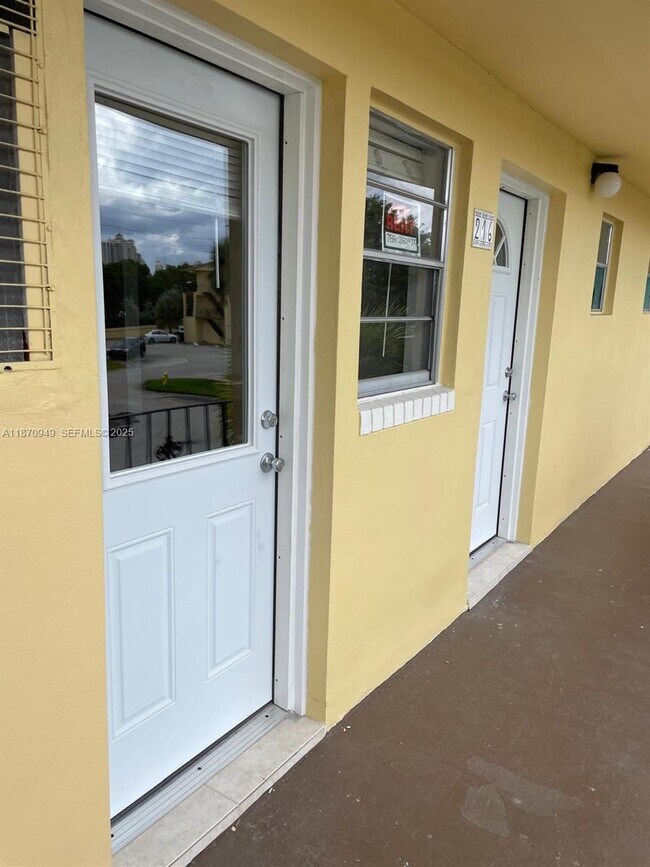 Building Photo - 2815 NE 201st Terrace Unit L216