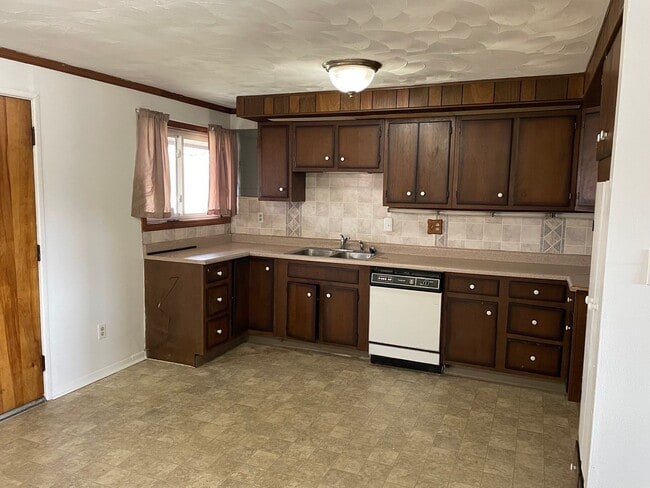 3 Bedroom/1 1/2 Bath Home In Huber Heights - 3 Bedroom/1 1/2 Bath Home In Huber Heights