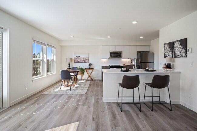 Photo - Edgewater Apartments