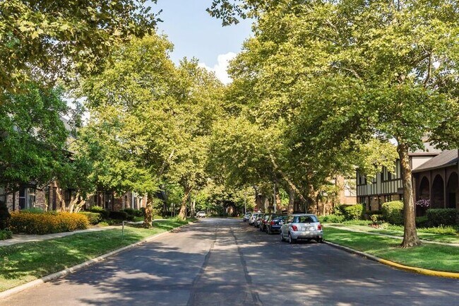 673 Olde Towne Ave Unit B