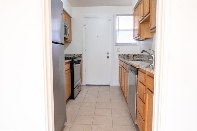 Photo - 2027 Barlowe Pl